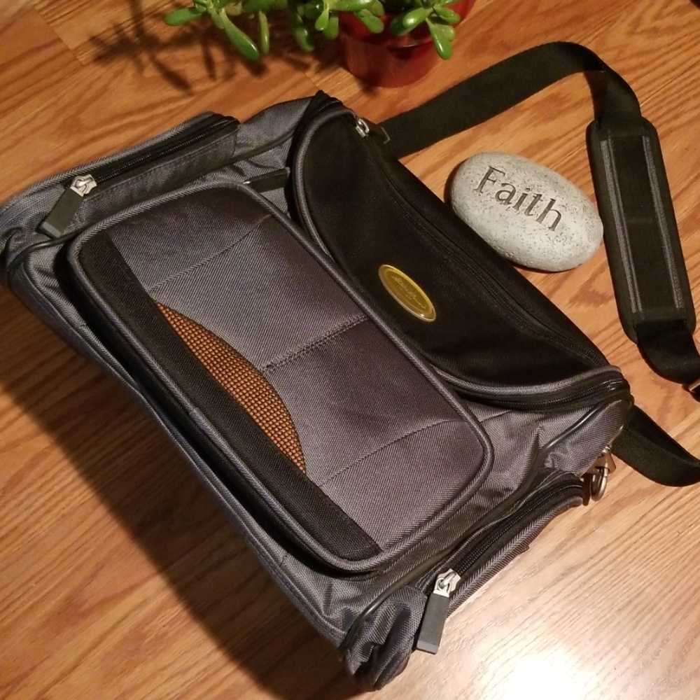 Eddie bauer luggage~ weekender bag